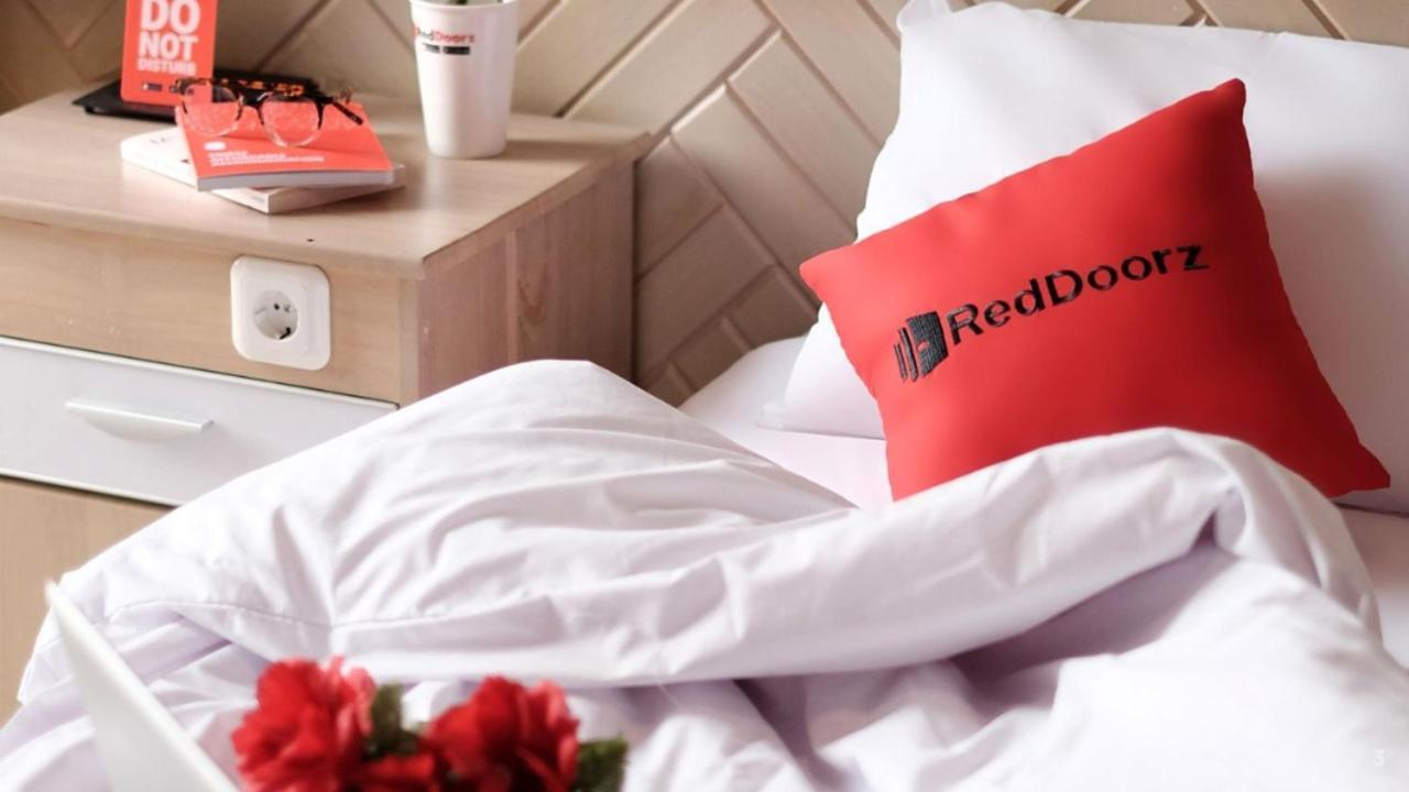 הו צ'י מין סיטי Reddoorz Ura Hotel Hung Phuoc 4 מראה חיצוני תמונה